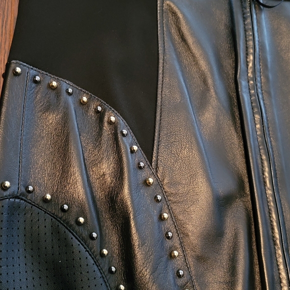 Flash sale⚡️Versace Leather Skirt size 44 - Picture 6 of 13